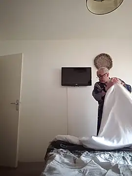 Snapshot of Bretoncool chatting on November 17, 1:28 pm Bretoncool online show from November 17, 1:28 pm