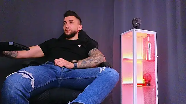 MightyAaron66 online show from February 16, 5:48 pm