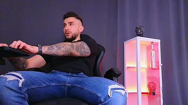 MightyAaron66 online show from February 18, 5:10 pm