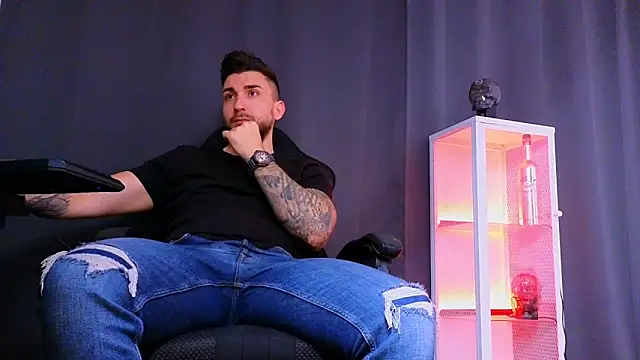 MightyAaron66 online show from March 1, 5:42 am