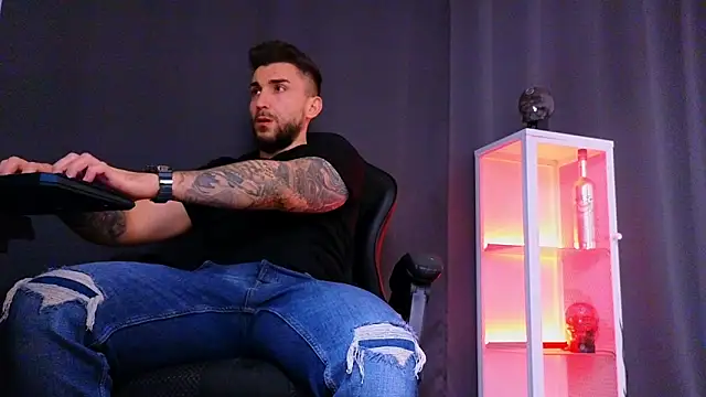 MightyAaron66 online show from March 2, 11:20 pm