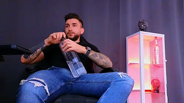 MightyAaron66 online show from March 4, 5:42 am