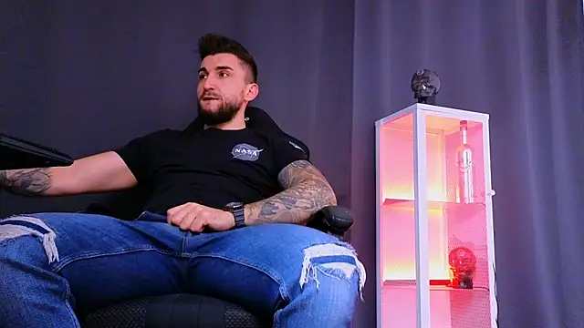 MightyAaron66 online show from March 7, 1:29 pm