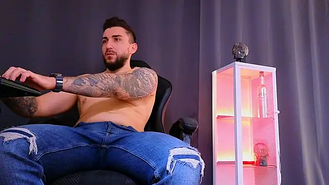 MightyAaron66 online show from March 10, 8:37 am