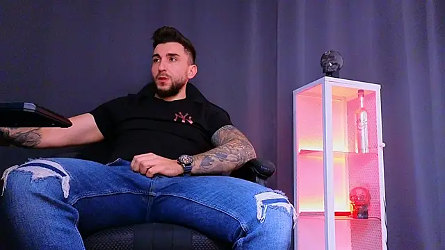 MightyAaron66 online show from March 22, 11:32 am