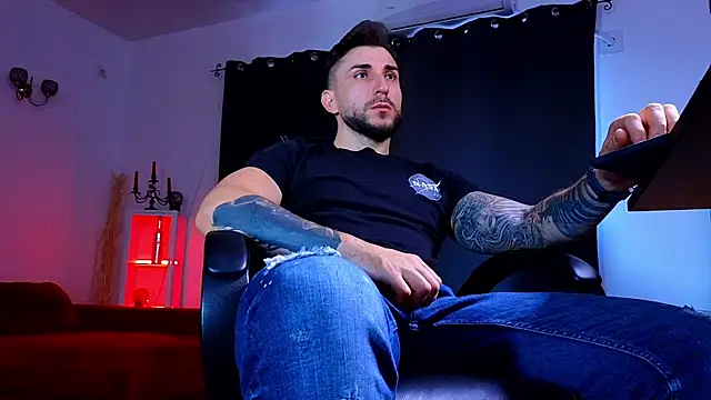 MightyAaron66 online show from September 16, 2:51 pm