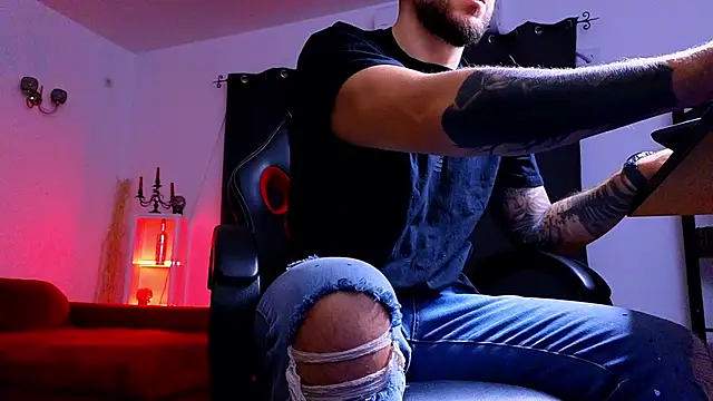 MightyAaron66 online show from October 12, 1:48 am