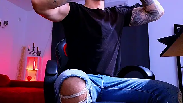 MightyAaron66 online show from November 18, 3:01 am