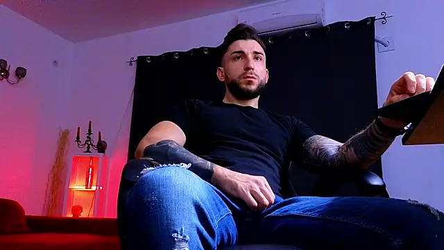 MightyAaron66 online show from December 19, 3:35 am