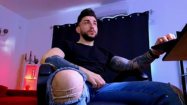 MightyAaron66 online show from April 14, 4:40 am