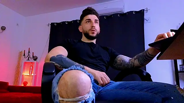 MightyAaron66 online show from April 19, 1:27 am