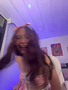 missdaphnee  online show from March 16, 5:03 am