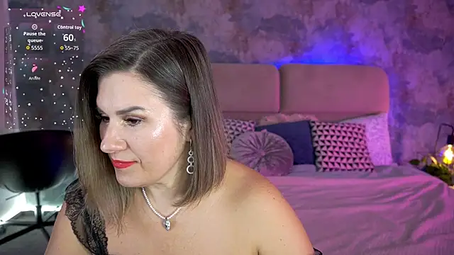 KiraRoxx online show from February 7, 4:33 pm