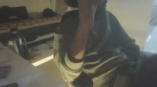 Snapshot of dominanthubby chatting on December 3, 5:23 pm dominanthubby online show from December 3, 5:23 pm