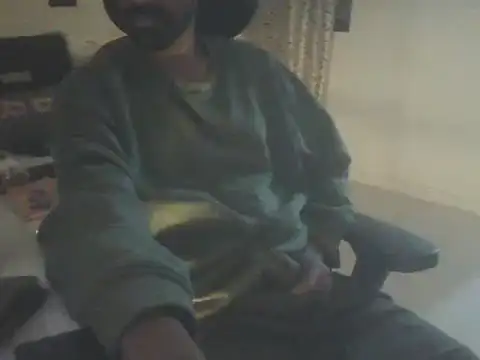 Snapshot of dominanthubby chatting on December 4, 8:51 pm dominanthubby online show from December 4, 8:51 pm