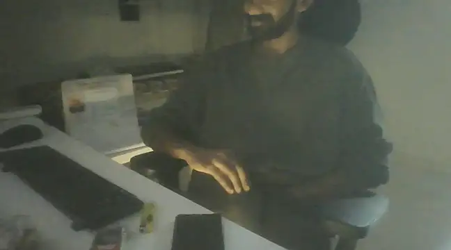 Snapshot of dominanthubby chatting on December 21, 10:40 pm dominanthubby online show from December 21, 10:40 pm