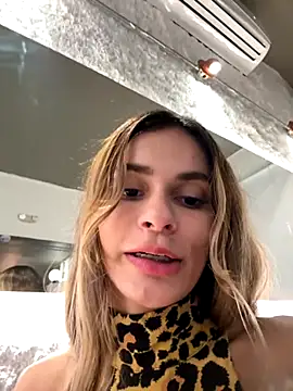 cuteluci  online show from October 11, 10:52 pm