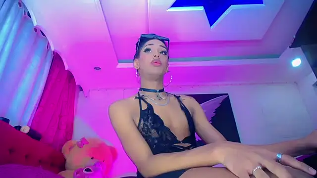 NahomiCamper online show from December 22, 11:35 pm