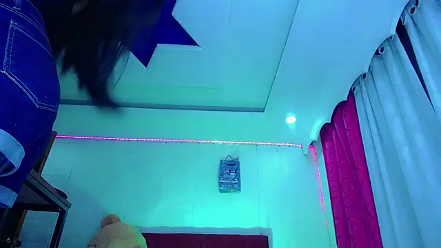 NahomiCamper online show from March 24, 1:21 am