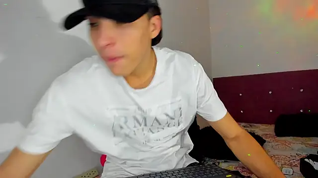 Snapshot of HeellBoy_ chatting on January 6, 4:38 am HeellBoy online show from January 6, 4:38 am