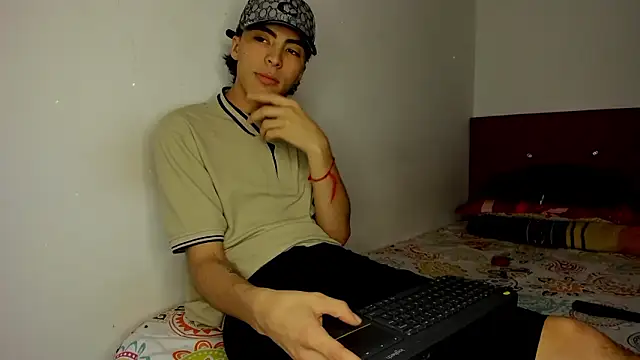 Snapshot of HeellBoy_ chatting on February 24, 8:56 am HeellBoy online show from February 24, 8:56 am