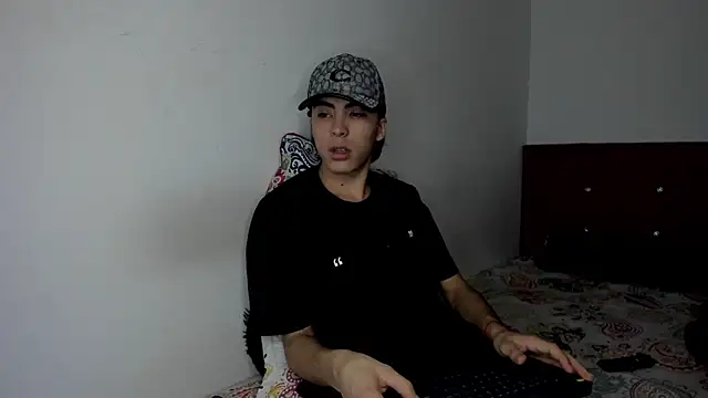 Snapshot of HeellBoy_ chatting on February 26, 9:19 am HeellBoy online show from February 26, 9:19 am