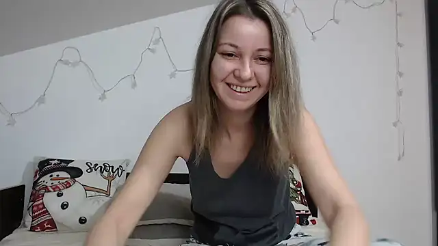 SweetMaddy888 online show from December 14, 4:01 am