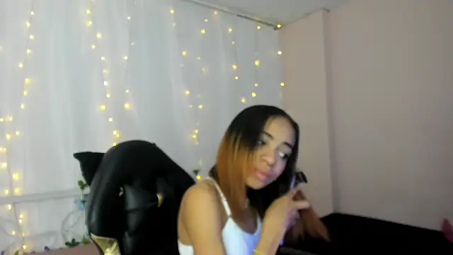 Abigail Wilson  online show from February 4, 8:28 pm