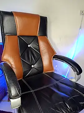 Snapshot of Black-Pearll chatting on February 1, 2:56 pm Black-Pearll online show from February 1, 2:56 pm