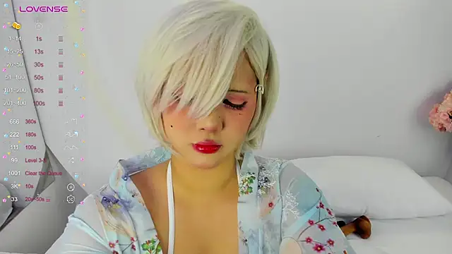 Snapshot of NanaOsaky chatting on February 4, 12:33 pm NanaOsaky online show from February 4, 12:33 pm