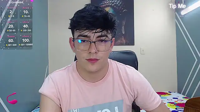 Snapshot of nolan_twink1 chatting on December 5, 9:06 pm nolan twink1 online show from December 5, 9:06 pm