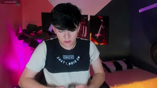 Snapshot of nolan_twink1 chatting on December 13, 4:00 am nolan twink1 online show from December 13, 4:00 am