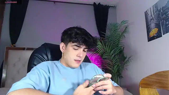 Snapshot of nolan_twink1 chatting on September 29, 5:51 pm nolan twink1 online show from September 29, 5:51 pm