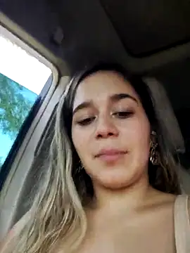 LaurenWelly  online show from March 22, 10:26 pm