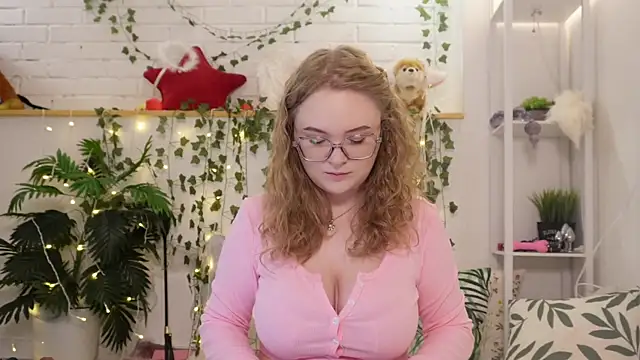 MonicaAsis online show from September 25, 5:27 pm