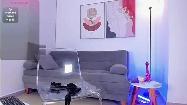 sofiiajones online show from April 19, 11:18 pm