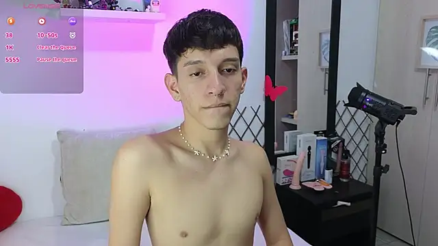 Snapshot of milky__boy_ chatting on March 7, 3:51 am milky boy online show from March 7, 3:51 am