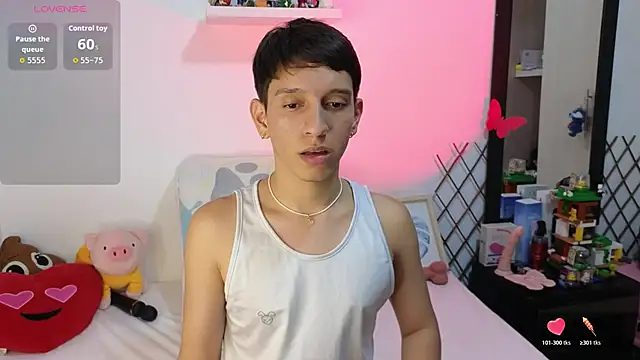 Snapshot of milky__boy_ chatting on November 9, 4:22 am milky boy online show from November 9, 4:22 am