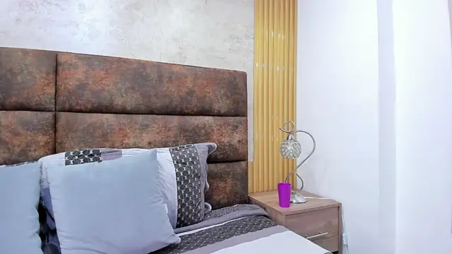 AuroraBon online show from December 17, 5:02 am