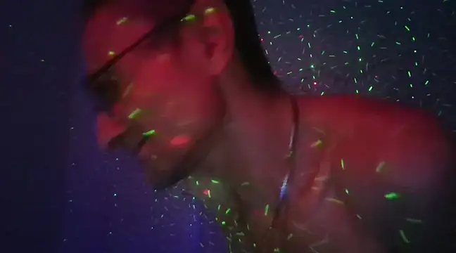 Snapshot of brunoguunot chatting on December 23, 7:41 pm brunoguunot online show from December 23, 7:41 pm