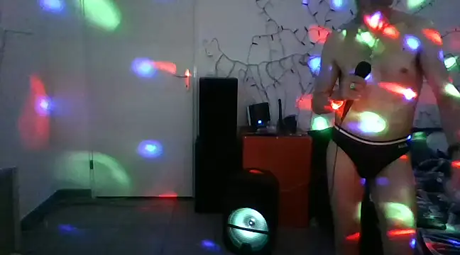 Snapshot of brunoguunot chatting on February 23, 1:24 am brunoguunot online show from February 23, 1:24 am