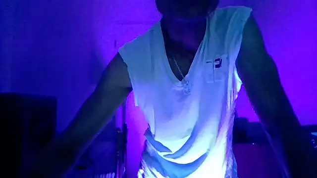 Snapshot of brunoguunot chatting on September 27, 7:52 pm brunoguunot online show from September 27, 7:52 pm