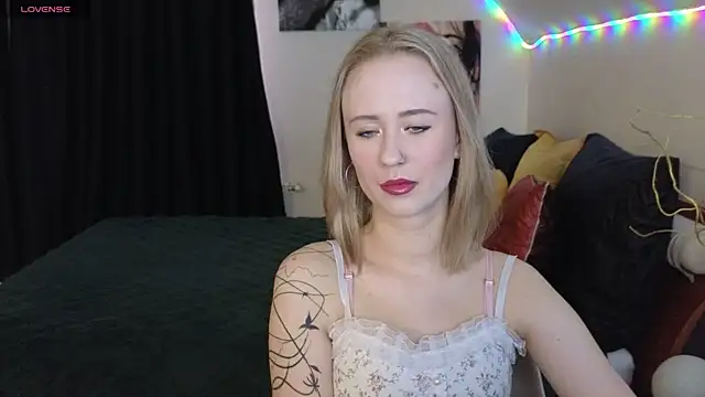 SashaBrooks online show from October 9, 1:42 pm