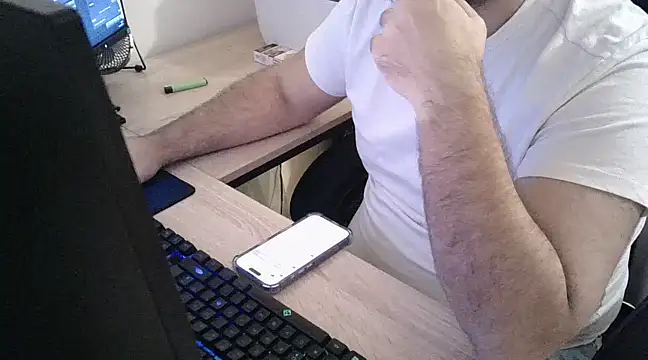 Snapshot of zebymasry chatting on December 5, 6:44 pm zebymasry online show from December 5, 6:44 pm