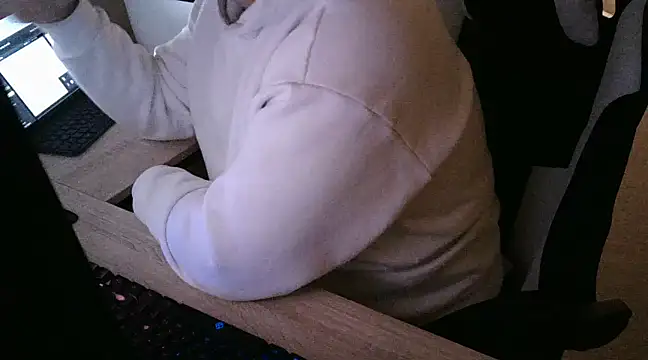 Snapshot of zebymasry chatting on December 30, 2:20 am zebymasry online show from December 30, 2:20 am