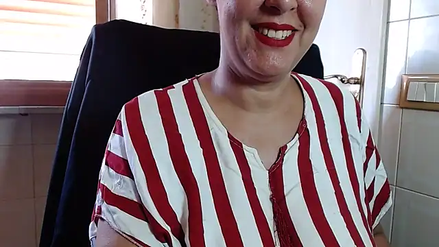 Snapshot of Foxlady2271 chatting on May 27, 8:55 am Foxlady2271 online show from May 27, 8:55 am