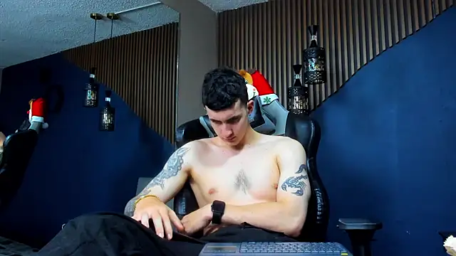 Snapshot of JacksonOlsenn chatting on January 6, 6:20 pm JacksonOlsenn online show from January 6, 6:20 pm