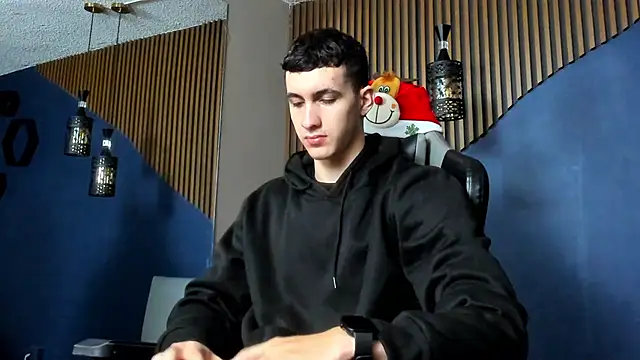 Snapshot of JacksonOlsenn chatting on January 7, 12:09 pm JacksonOlsenn online show from January 7, 12:09 pm