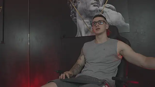 JacksonOlsenn online show from November 12, 8:30 pm