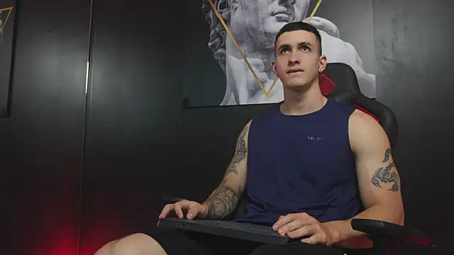 JacksonOlsenn online show from November 24, 8:30 pm